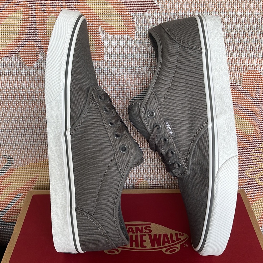 Vans Atwood WMNS
(Canvas) Pewter/White
VN000TUY4WV
New - Picture 12 of 16